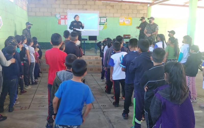 Prevención del Delito imparte charlas en Escuela Vacacional Policial