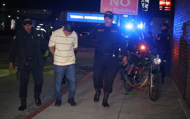 PNC captura a presunto sicario tras persecución policial