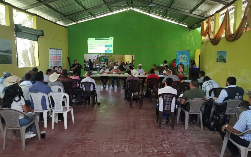 MARN celebra Día Mundial de la Pesca en la Laguna de Atescatempa 