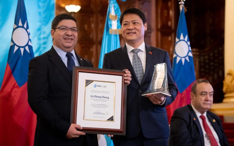 Ministerio de Ambiente reconoce labor del embajador de Taiwán en Guatemala