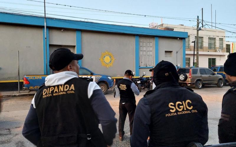 Investigadores ejecutan allanamientos contra las extorsiones