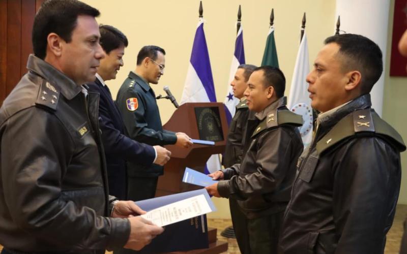 Escuela de Idiomas de COSEDE, finaliza Primer curso de idioma mandarín.