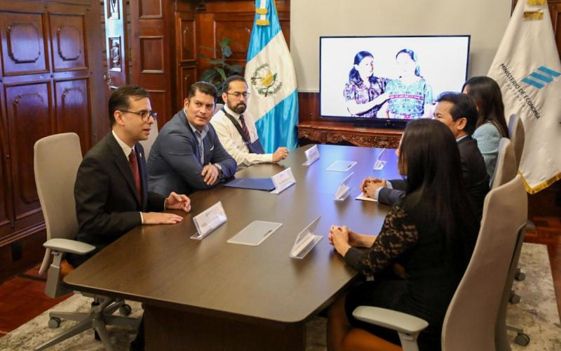 Ministro de Economía se reúne con instituciones que tendrán a cargo la formación empresarial a emprendedores