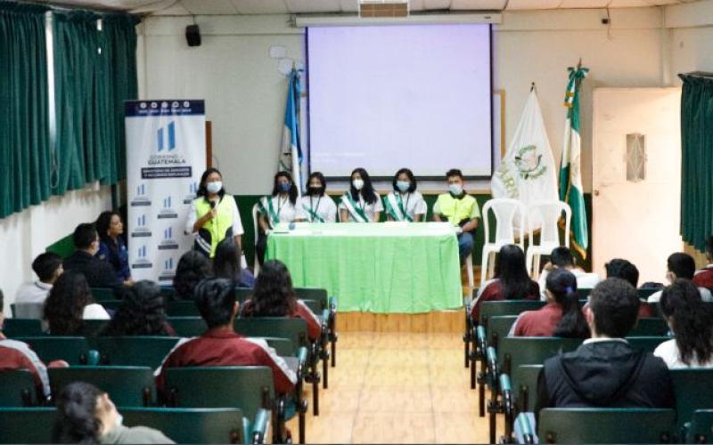 Estudiantes de San Miguel Petapa celebran el Día Mundial de la Ecología