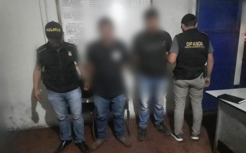 Investigadores capturan a dos personas por portación de armas de fuego