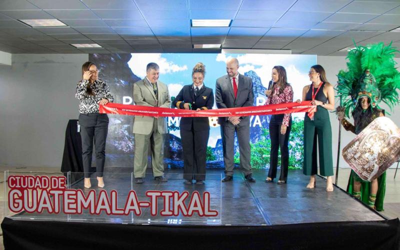 Corte de cinta oficial