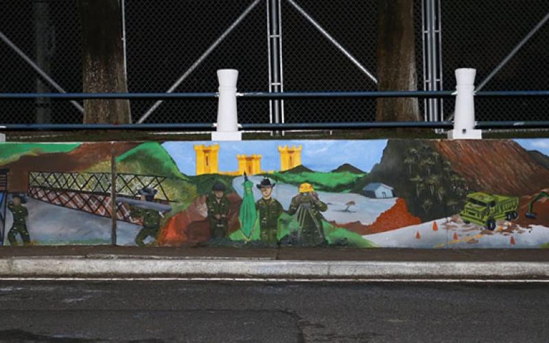 Ejército de Guatemala dio colorido al perímetro de la Tribuna Militar en la zona 5 de la capital.