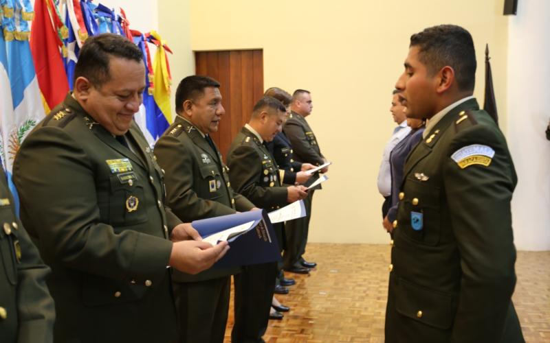 Concluye curso de idioma inglés en el Comando Superior de Educación del Ejército.