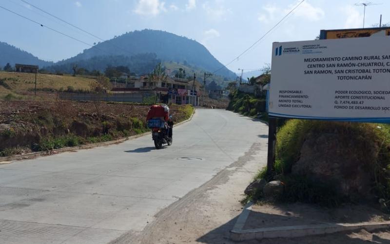 Fodes mejora calle en San Cristóbal Totonicapán, Totonicapán