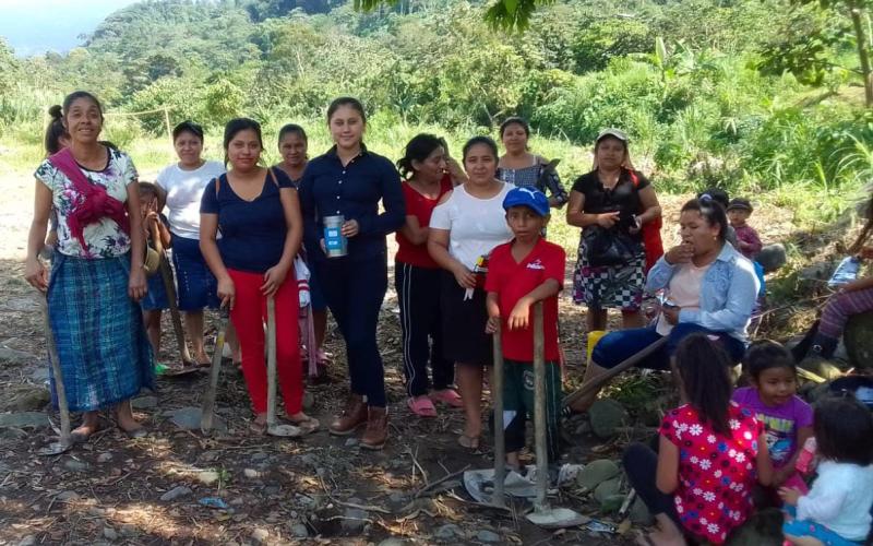 Familias reciben capacitación e insumos para fortalecer producción de alimentos