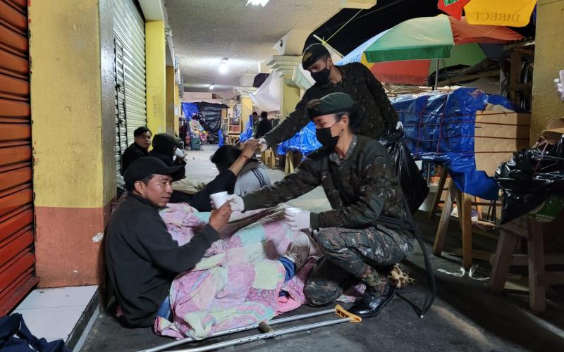Ejército de Guatemala realiza acciones de prevención ante temporada fría en el departamento de San Marcos