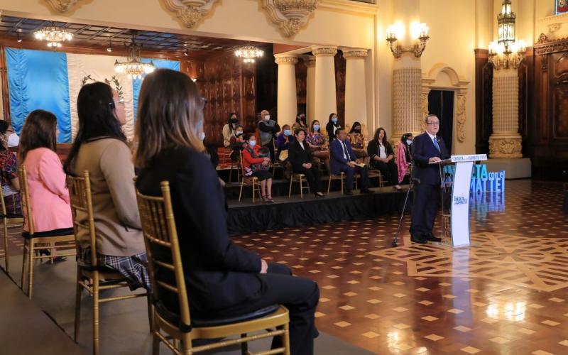 En Consulta con el Dr. Giammattei