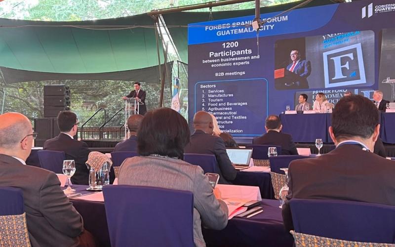 El ministro de economìa , Dr Janio Rosales, durante su participación en el evento.