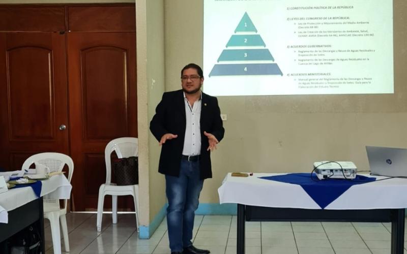 Viceministro del Agua promueve la conservación de la cuenca del lago de Izabal y Río Dulce