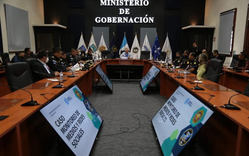 Ministro y mandos de PNC se reúnen para corregir acciones  denunciadas por la población 
