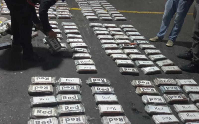 Localizan en Puerto Barrios paquetes conteniendo presunta drogas