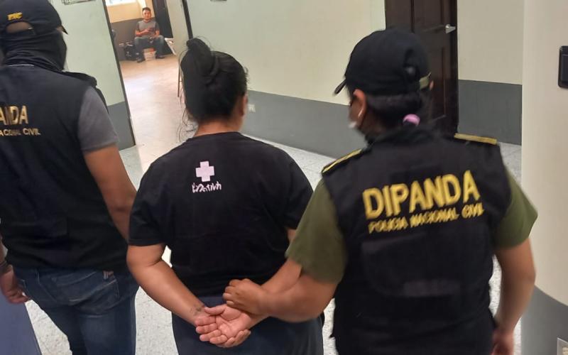 Capturan a mujer por orden judicial vigente