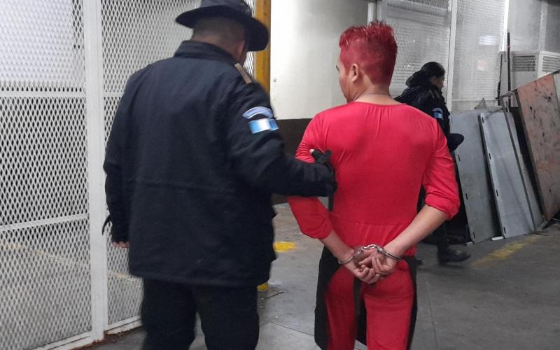 Detienen a hombre cuando conducía motocicleta con reporte de robo