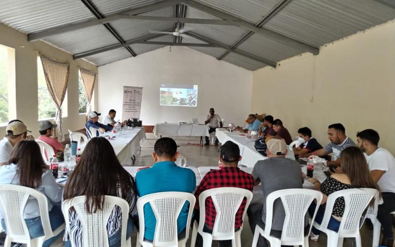 Capacitan a extensionistas rurales para la conservación y protección de las montañas