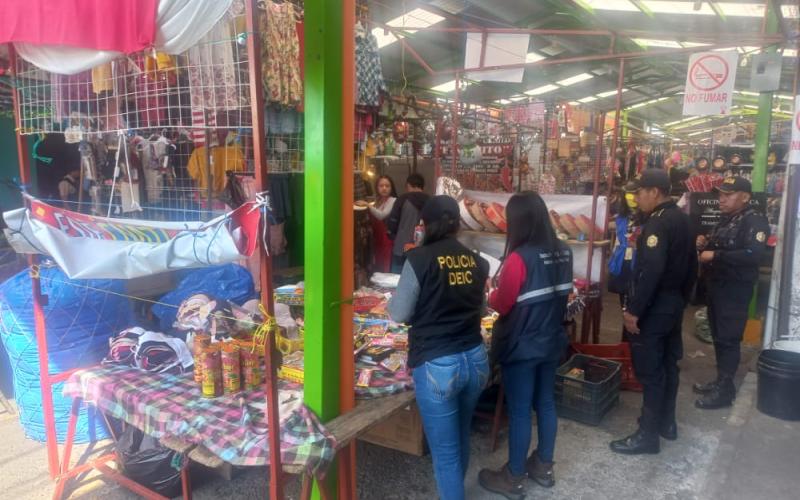 Investigadores de PNC inspeccionan ventas de cohetillos para evitar trabajo infantil