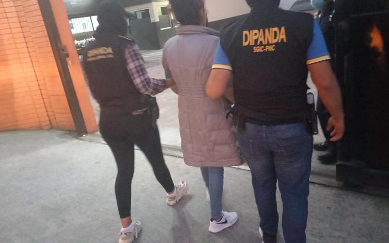 Decomisan armas y drogas a presuntas pandilleras en allanamientos