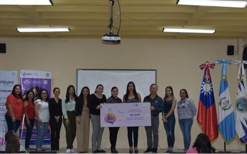 Emprendedoras reciben capital de trabajo no reembolsable 