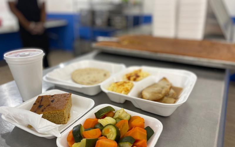 Alimentos servidos en Comedor Social