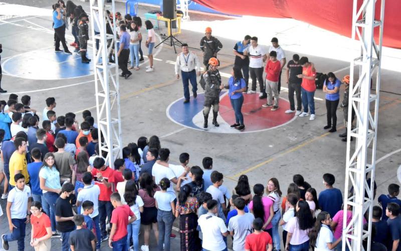 Cuarta Brigada de Infantería capacita a jóvenes en medidas de seguridad ante sismos