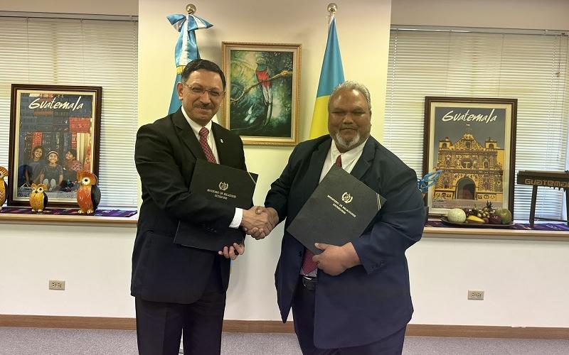 Guatemala establece relaciones diplomáticas con Palau 