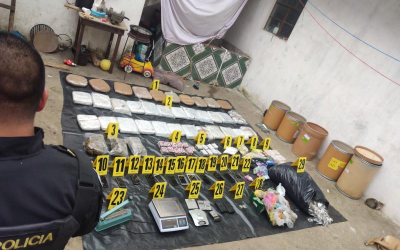 Investigación Criminal de PNC desmantela punto de venta de droga al menudeo en Chimaltenango
