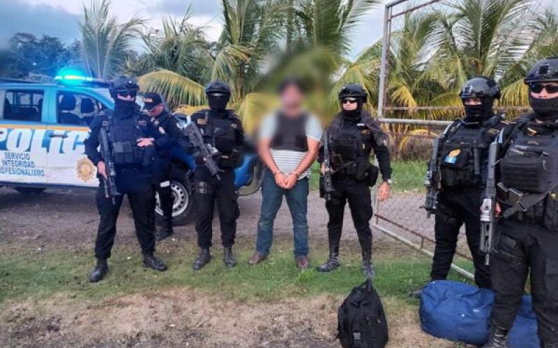 Trasladan vía área a extraditable capturado por narcotráfico