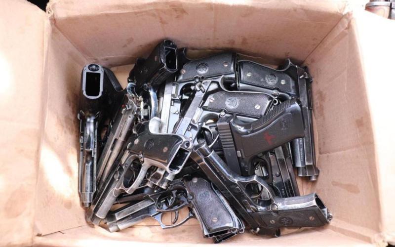 Devuelven armas robadas a la PNC en El Estor, Izabal