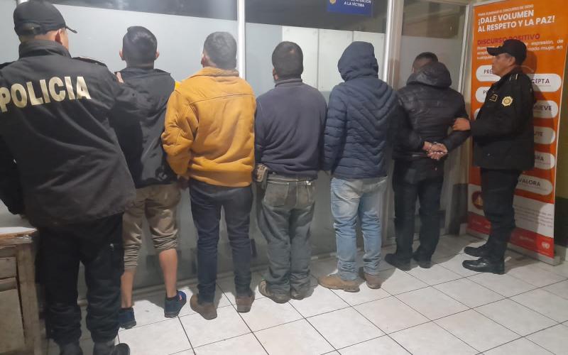 Capturan a personas por robo de cardamomo en Cobán