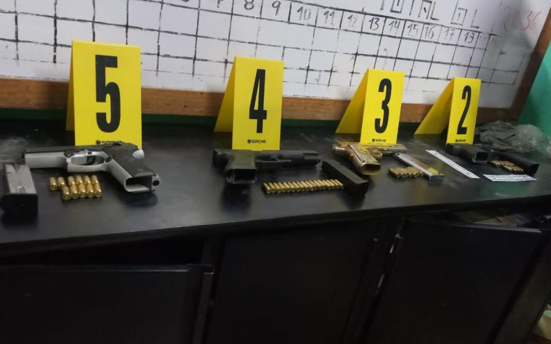 PNC decomisa armas de fuego y drogas durante requisa en Pavoncito