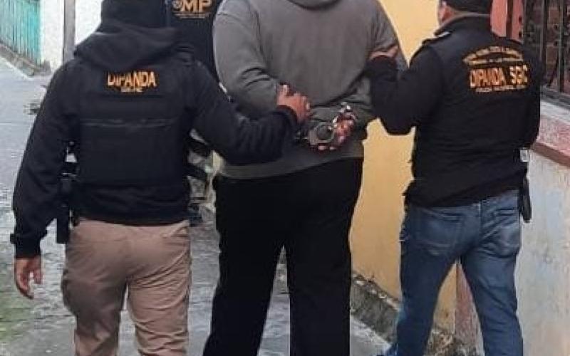 Denuncia permite captura de extorsionistas que exigían Q15 mil