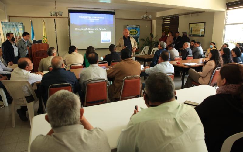 Recién nombrado viceministro del MAGA se reúne con equipo de trabajo 