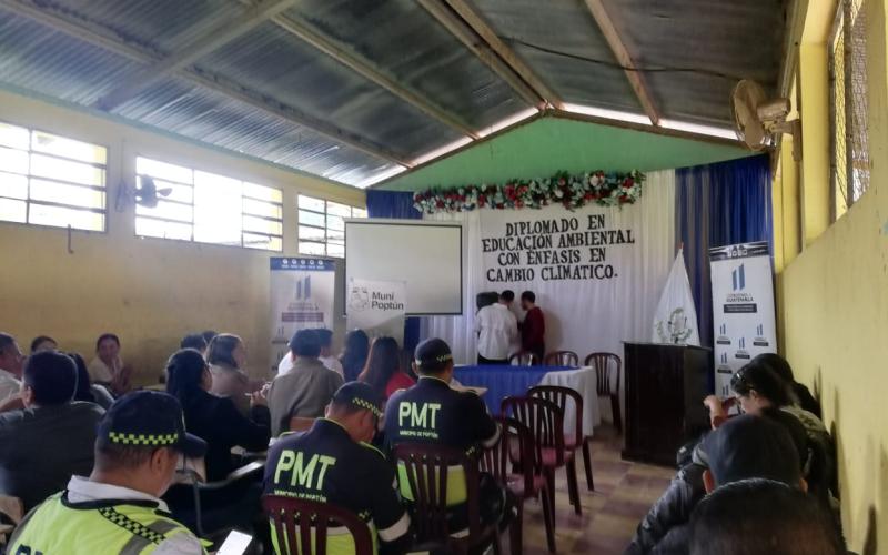MARN certifica a 75 personas de Poptún en educación ambiental