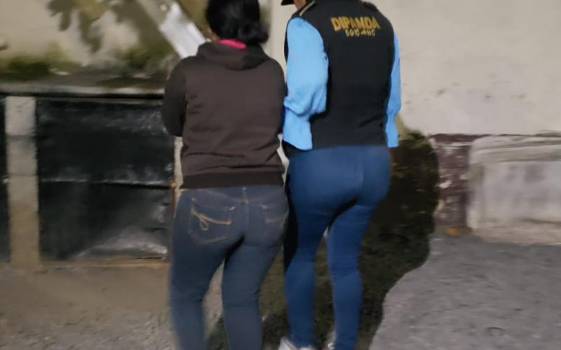 Mujer sindicada de tres delitos es detenida en zona 12