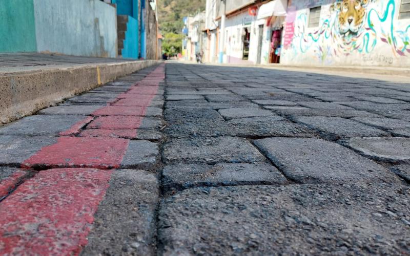 Fodes mejora calle en Panajachel, Sololá