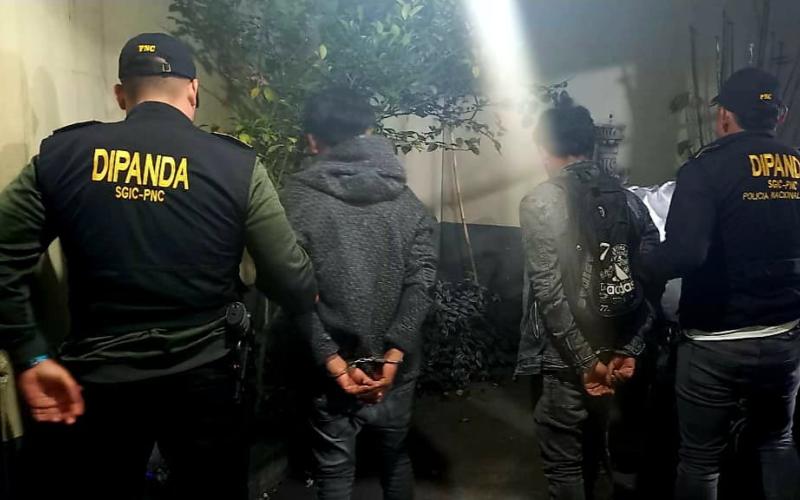 Capturados cuando recibían dinero de extorsión en Chimaltenango