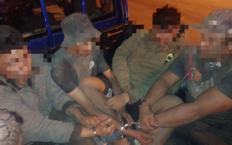 Cinco personas son detenidas con furgón y mercadería robada