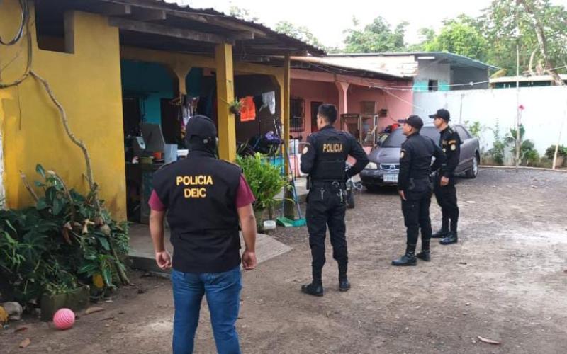 Realizan 10 allanamientos en varios lugares del país