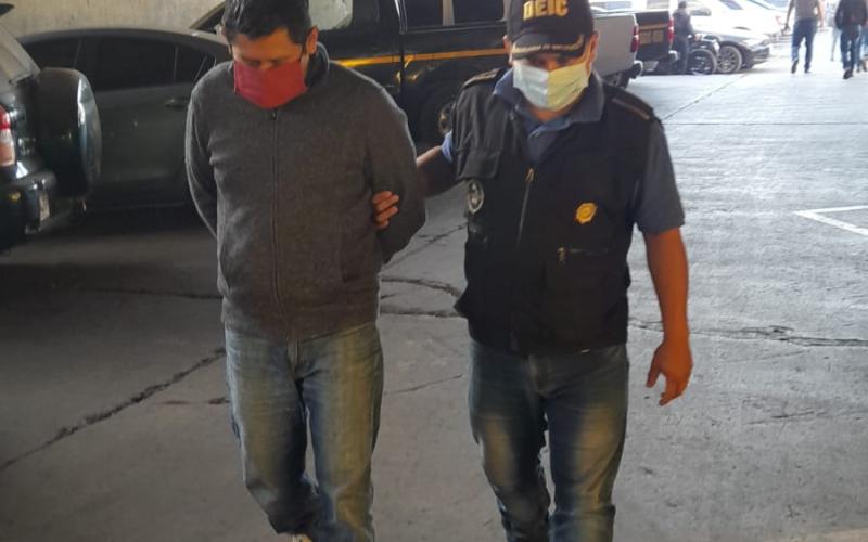 PNC captura a dos hombres sindicados por agresión sexual