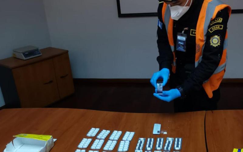 PNC decomisa metanfetamina en bodega de encomiendas