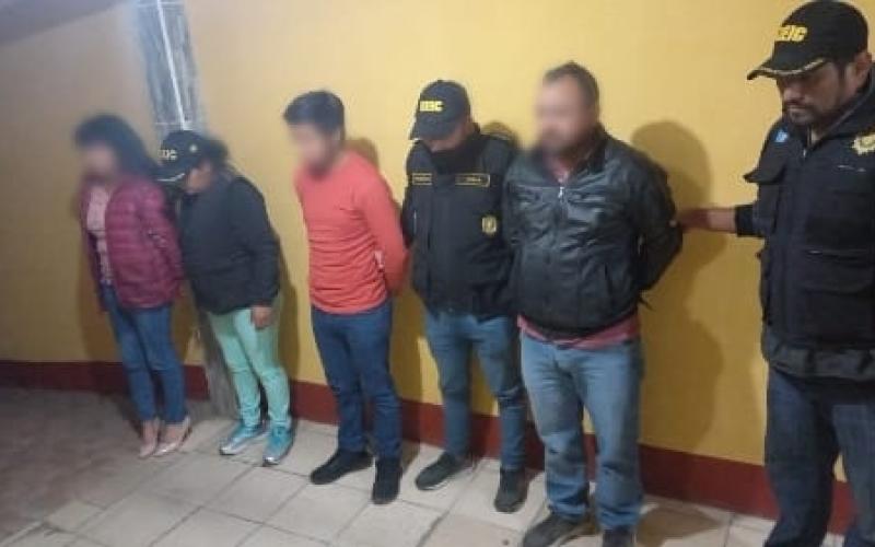 Investigadores detienen a presuntos extorsionistas en Chimaltenango