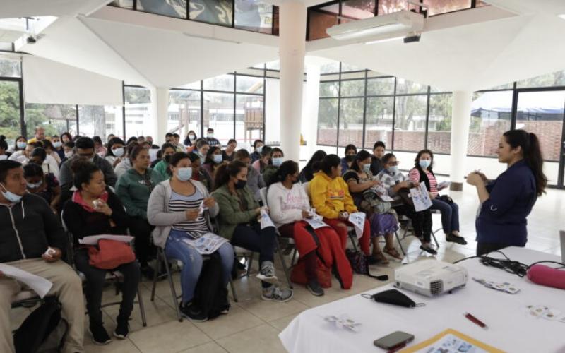 Charla a padres de niños sordos 