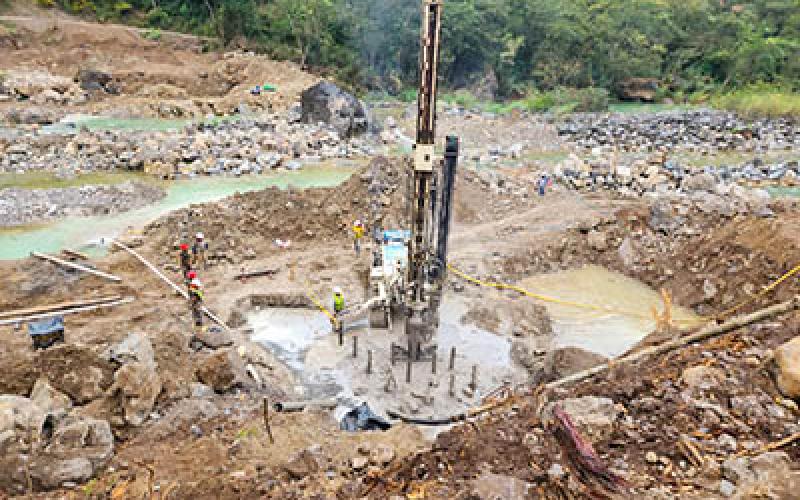 Avanza instalación de puente tipo Warren en Chicamán, Quiché.