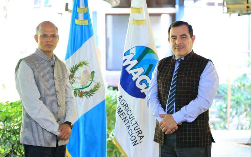Embajador de la India en Guatemala con minsitro de Agriultura, Ganadería y Alimentación