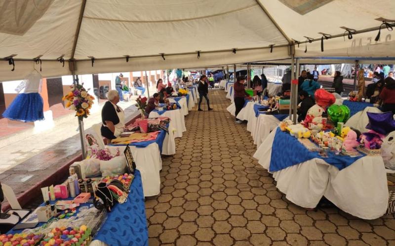 Diferentes emprendedores muestran sus productos en feria comercial en Mataquescuintla, Jalapa