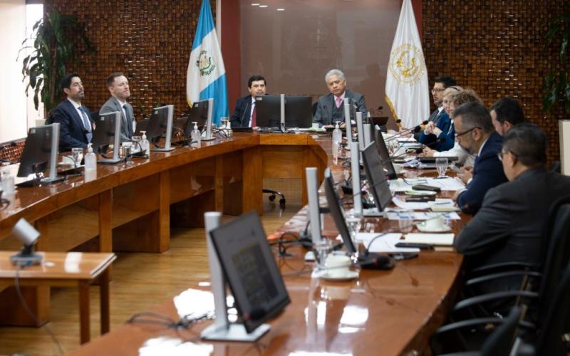 Reunión MINFIN y delegados Fitch Ratings 